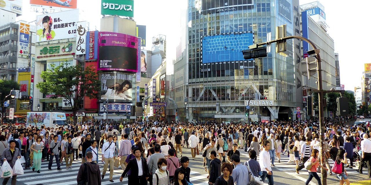 L’incrocio brulicante di Shibuya a Tokyo. Provate a dimenticarlo!